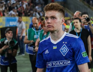 Dnipro, Ukrayna - 09 Mayıs, 2018: Dinamo oyuncu yenilgi Ukrayna Kupası Finali Dnipro-Arena Stadı nda üzgün