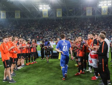 Dnipro, Ukrayna - 09 Mayıs, 2018: Fc Shakhtar oyuncular kutlamak zafer Ukrayna Kupası Finali Dnipro-Arena Stadı nda