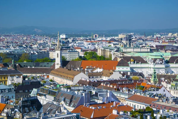 Вид с собора на центр Вены с воздуха — стоковое фото