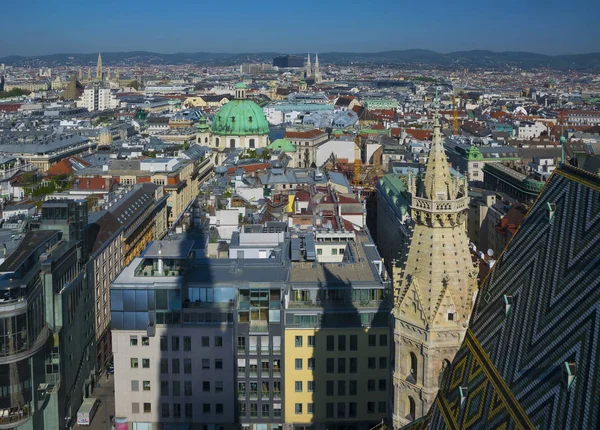 Vue aérienne du centre-ville de Vienne depuis la cathédrale — Photo