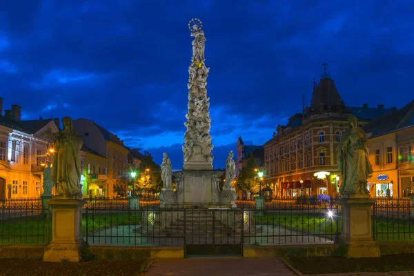 Coluna da peste em Kosice à noite, Eslováquia — Fotografia de Stock