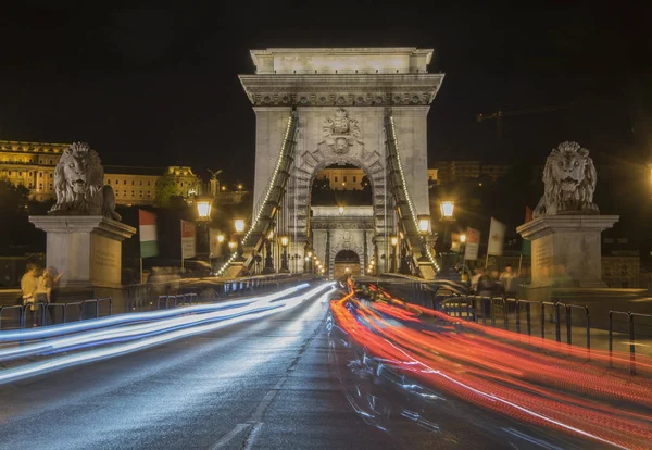 Malerische Nacht Ansicht der Kettenbrücke in Budapest, Ungarn — Stockfoto