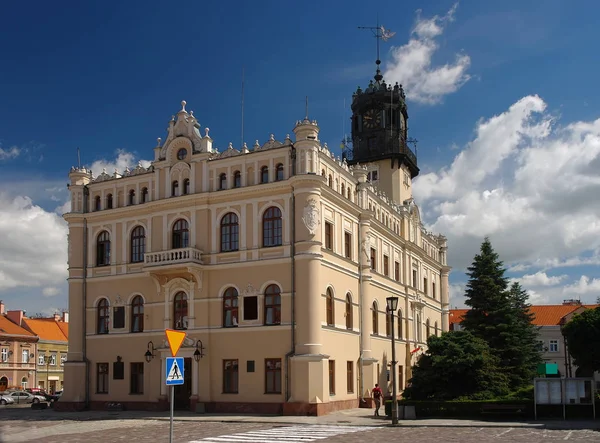 Town Hall and market square in Jaroslaw. Poland — Stock Photo, Image