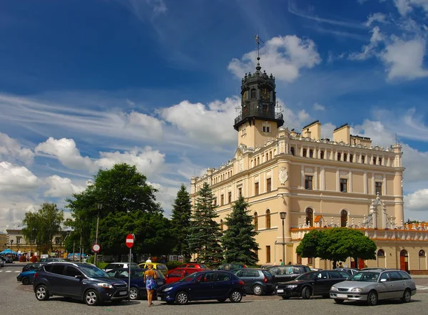 Δημαρχείο και την πλατεία της αγοράς στην Γιάροσλαβ. Πολωνία — Φωτογραφία Αρχείου