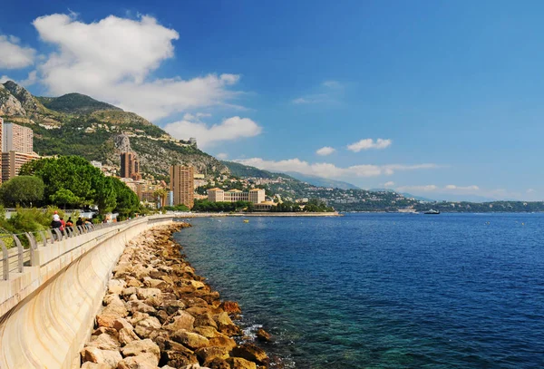 Côte de mer colorée à Monaco — Photo