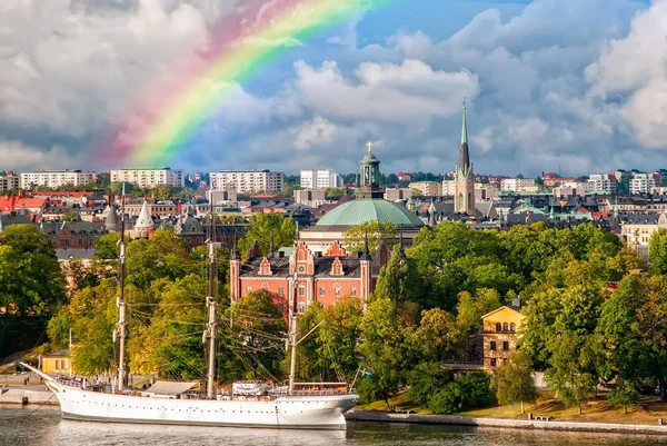 Duha nad ostrov Djurgarden ve Stockholmu, Švédsko — Stock fotografie