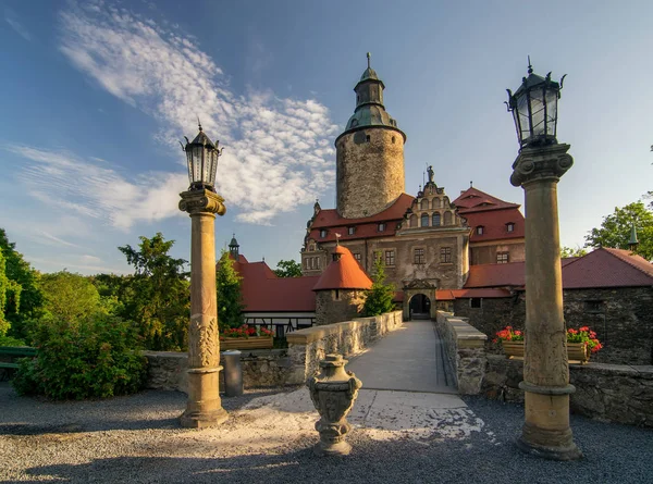 Napsütéses nyári napon, Alsó-Szilézia, Lengyelország-Czocha kastély — Stock Fotó