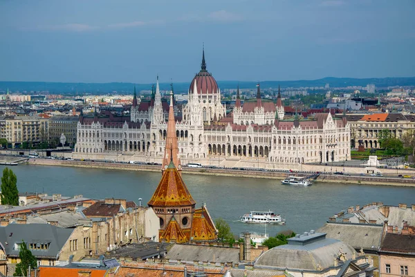 Vue panoramique de Budapest à la lumière du jour, Hongrie — Photo