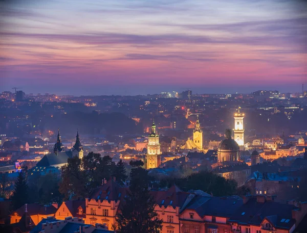 Amazing panoramic view of historical city center at twilight, Lviv, Ukraine. UNESCO world heritage site — Stock Photo, Image