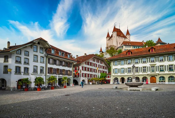 Tolle Aussicht Auf Den Rathausplatz Und Das Schloss Von Thun — Stockfoto