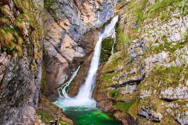 Festői Savica vízesés, Szlovénia — Stock Fotó