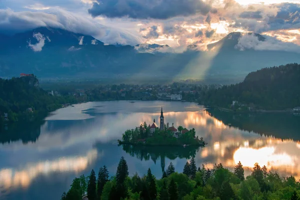Hihetetlen Napkelte Bled Felett Tavasszal Kilátás Szlovéniai Ojstrica Hillből Lake — Stock Fotó