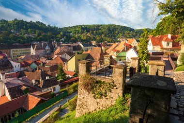 Romanya 'nın Transilvanya bölgesinin ortaçağ güçlendirilmiş Sighisoara kentinin yamacında. Vlad Dracula 'nın doğduğu yer. Unesco Dünya Mirası Bölgesi