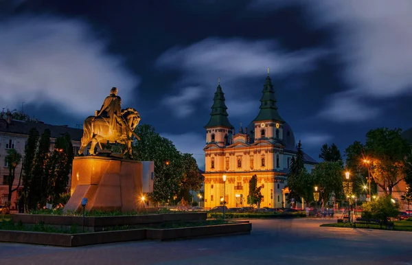 Pittoresk Nachtlandschap Van Het Centrale Plein Van Ternopil Oekraïne Monument — Stockfoto