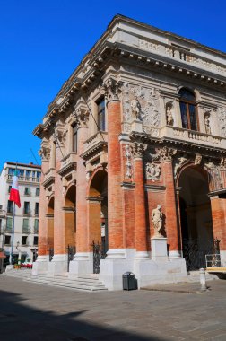Palazzo del Capitaniato, İtalya 'nın Vicenza şehrinde ünlü mimar Andrea Palladio tarafından tasarlanan loggia del Capitanio olarak da bilinir. UNESCO Dünya Mirası Alanı