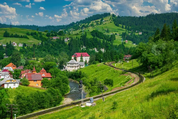 Atemberaubender Blick Auf Den Bergort Vorokhta Den Karpaten Einem Sonnigen — Stockfoto
