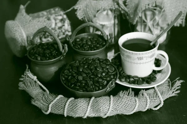 Kawa w różne miski — Zdjęcie stockowe