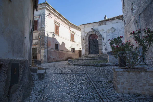 Cobblestones Fumone içinde bir sokak görünümü — Stok fotoğraf