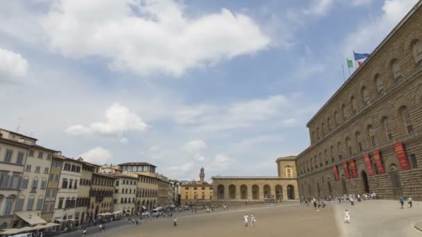 2018年7月12日 イタリア フィレンツェ パラッツォ ピッティを訪れる観光客 パラッツォ ピッティの前で時間の経過 フィレンツェのPalazzo Pittiの前の広場にある観光客 — ストック動画