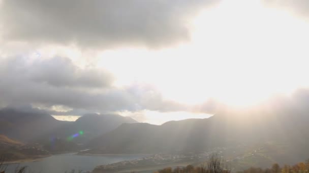 Pandangan Panorama Danau Turano Dengan Castel Tora Dan Colle Tora — Stok Video
