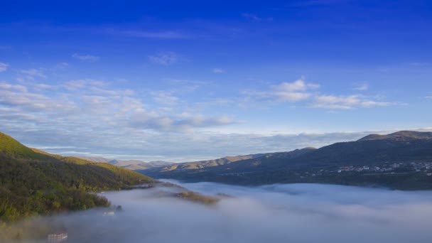 Movimiento Niebla Los Valles Entre Las Montañas Amanecer Italia Timelapse — Vídeos de Stock