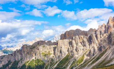 Dolomitlerin manzarası. İtalya 'nın Doğu Alpleri.