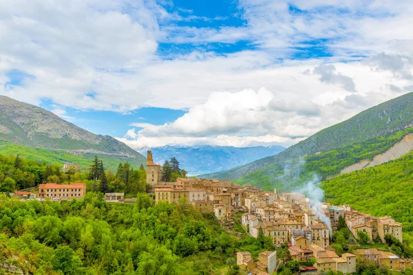 Maravillosa Ciudad Anversa Degli Abruzzi Enclavada Las Montañas Imagen De Stock