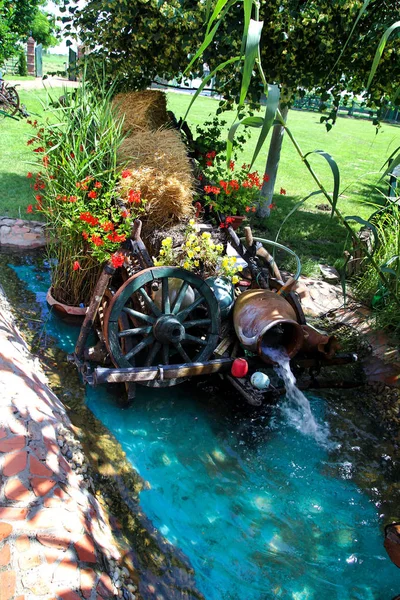 园中的水泉 — 图库照片