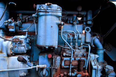 Eski traktör motoru