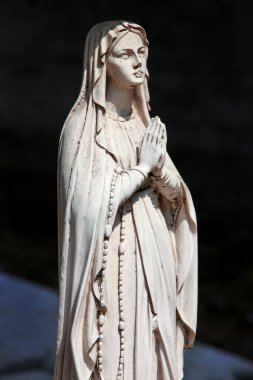 Meryem Ana nın mezar heykeli