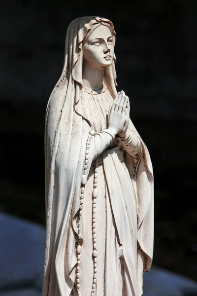 Statua funebre della Vergine Maria — Foto Stock