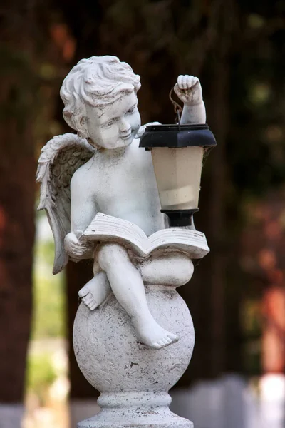 Estatua de ángel niño — Foto de Stock