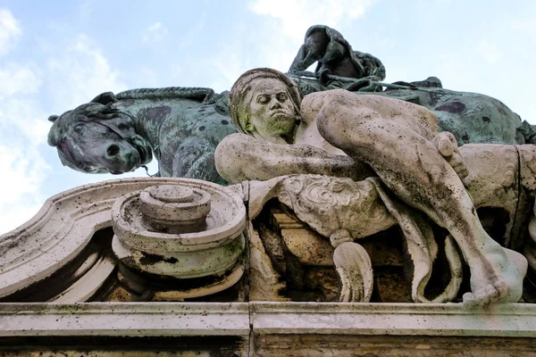 Sculpturen detail in Boedapest — Stockfoto