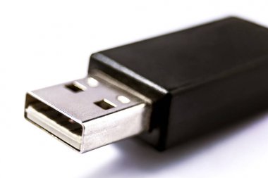 Siyah Usb bellek sopa üzerinde izole beyaz arka plan
