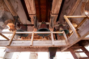 Kilisenin çan kulesinde çan