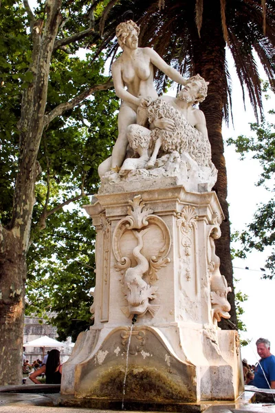 Standbeeld op een fontein in het bos van Hacke, Dubrovnik — Stockfoto