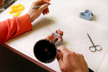 Gomalak taban plakaları alçı model üzerinde ısınma