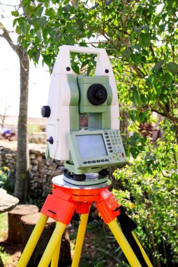 Anket aracı arazi ölçme aygıtı, Total Station