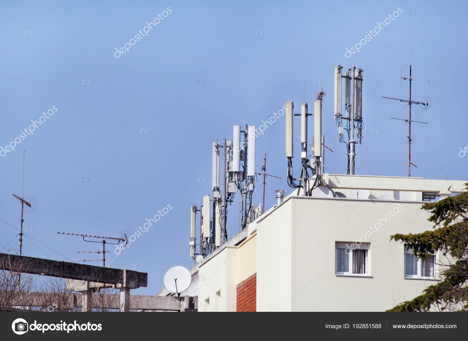 Repetidores de red de estaciones base de telecomunicaciones en el