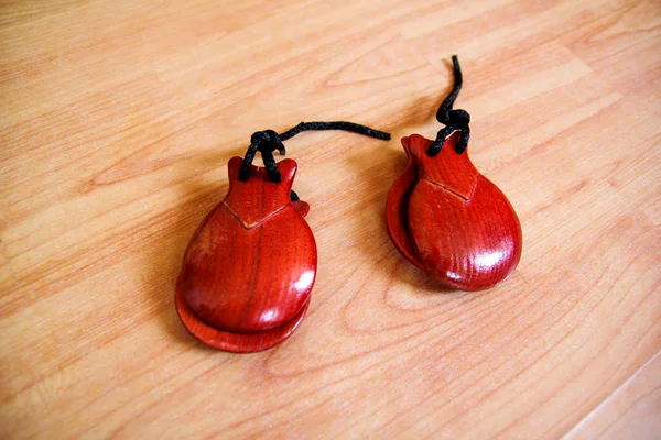 Spanish castanets. Close up of two pairs of brown castanets, music instruments, rhythm marker. — Stock Photo, Image