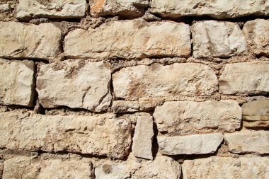 Doğal kontrast duvar duvar taş granit parçasıdır bir desen, doku, malzeme ve arka plan renkli taşlarla / eski tuğla duvar arka plan duvar kağıdı olarak yakın çekim / taşlar düzenlenmiş.