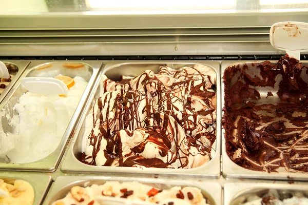 Μπαρ Πολλές Γεύσεις Της Νόστιμο Παγωτό Προς Πώληση Καλοκαίρι Ψυγείο — Φωτογραφία Αρχείου
