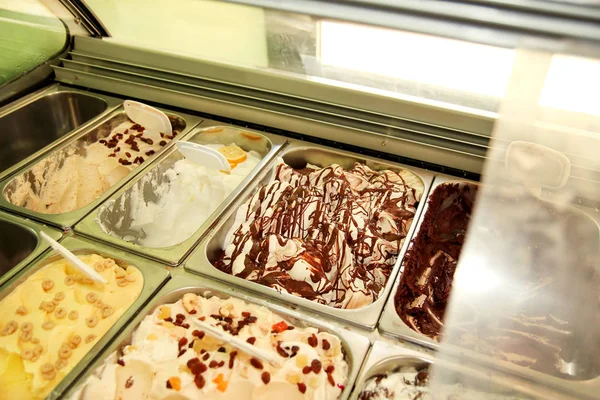 Μπαρ Πολλές Γεύσεις Της Νόστιμο Παγωτό Προς Πώληση Καλοκαίρι Ψυγείο — Φωτογραφία Αρχείου