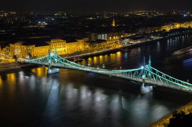 Gece ünlü zincir köprü Budapeşte, Macaristan