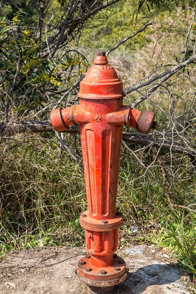 Kırsal kesimde kırmızı yangın musluğu