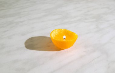 Mandarin doğal yanan muma tablo olarak