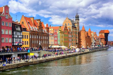 Motlawa Nehri, Gdansk, Polonya karşı karşıya Gotik cepheler