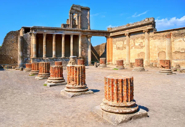 Rovine di antico tempio romano a Pompei, Napoli, Italia — Foto Stock