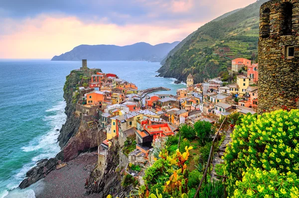 Indústria metalúrgica em Cinque Terre, Liguria, Italia — Fotografia de Stock