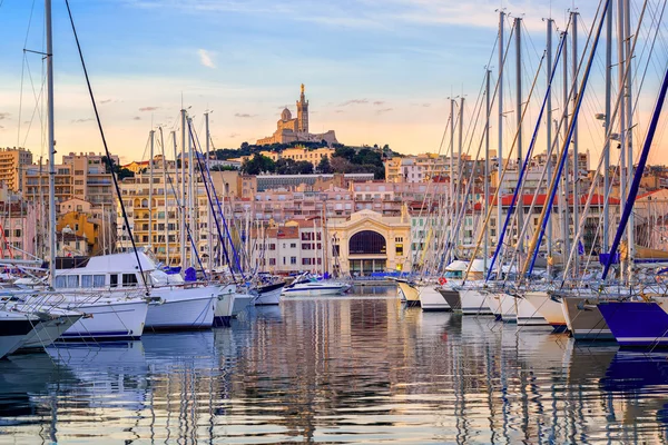 Yachts in the Old Port of Marseilles, France — Stockfoto